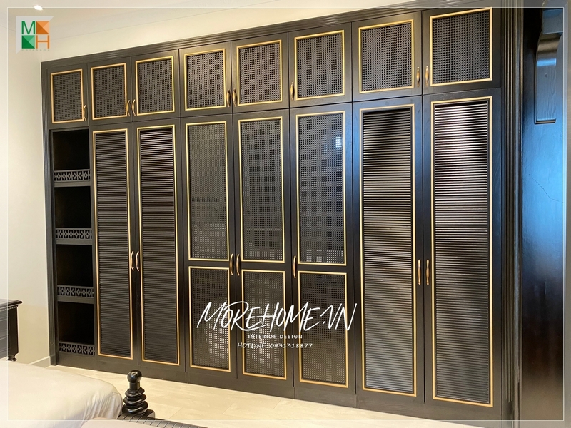 Thi công tủ quần áo gỗ tự nhiên âm tường phong cách indochine tiện lợi cho sử dụng cất trữ sắp xếp quần áo ngăn nắp không gian thẩm mỹ